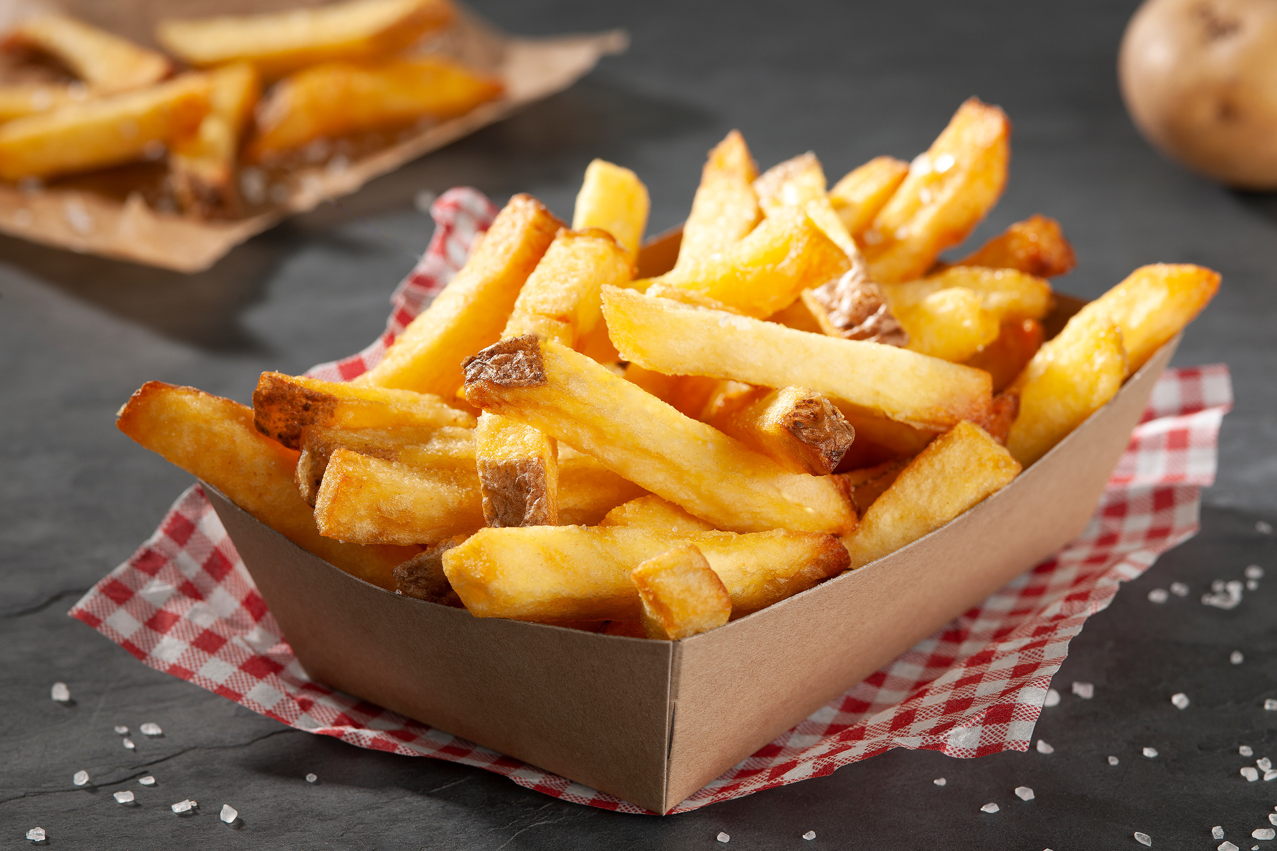 Rondvaartboot in Breda met boot huren en frietboot arrangement met friet snacks en drank Ervaar Breda
