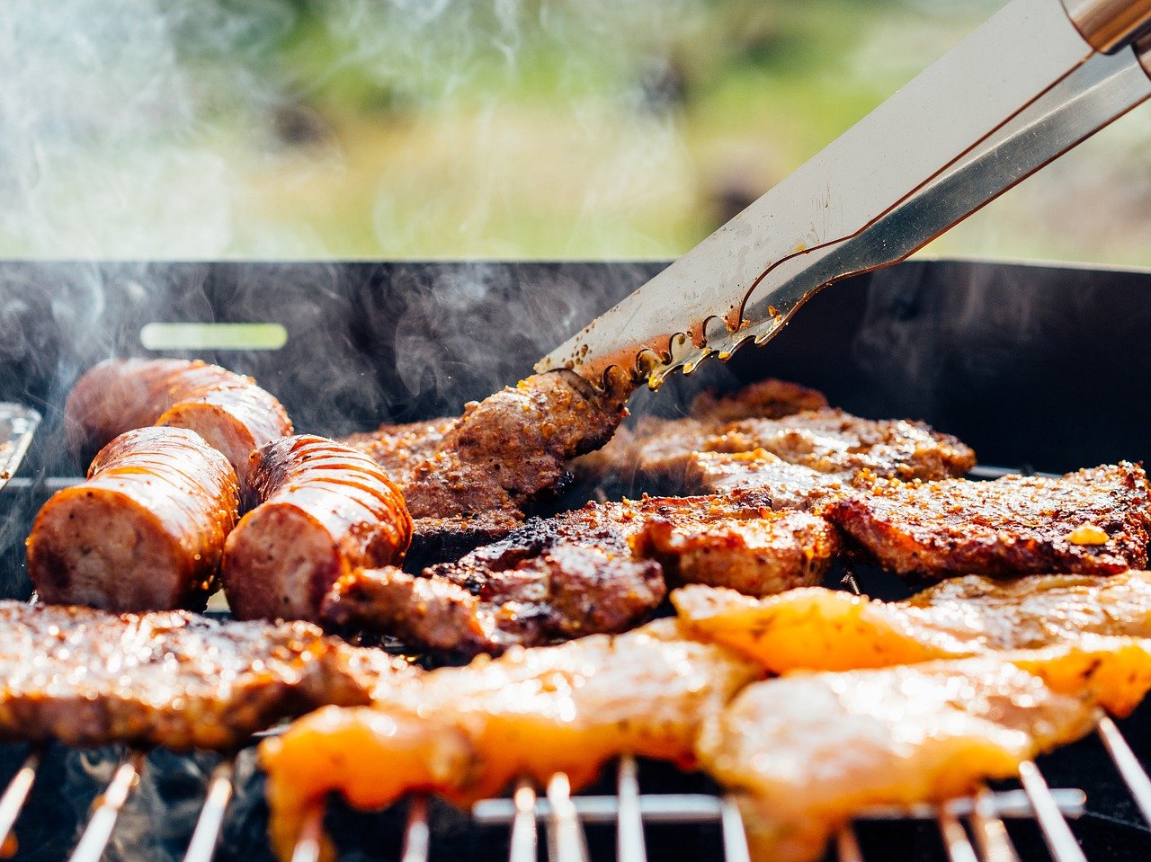 BBQ boot in Breda met Ervaar Breda tijdens een rondvaart over de singels van Breda, met BBQ vlees aan boord op een luxe rondvaartboot.