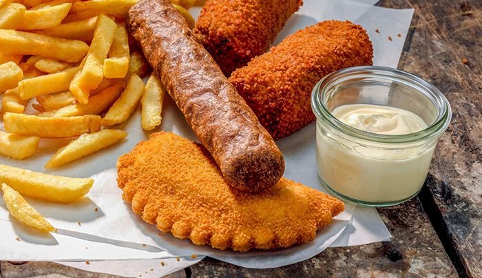 Boot huren in Breda op een rondvaartboot met frietboot arrangement tijdens een gezellige vaartocht Ervaar Breda